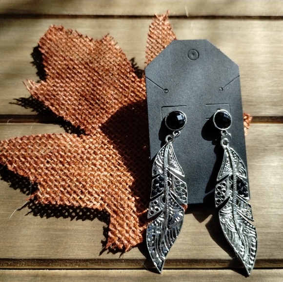 Silver and Black Rhinestone Leaf Pattern Earrings - Picture 11 of 13